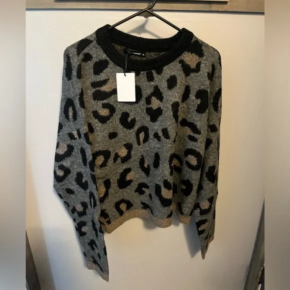 Oliveacous Size M Leopard Sweater NEW WITH TAG - Picture 1 of 2